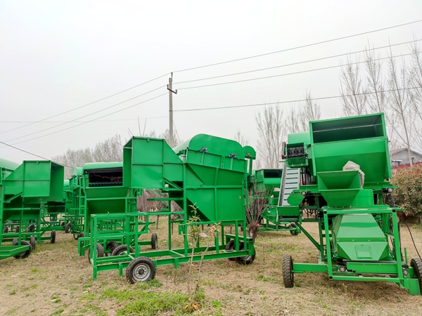 2022年大型花生摘果机