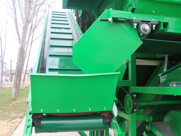 2022年大型花生摘果机